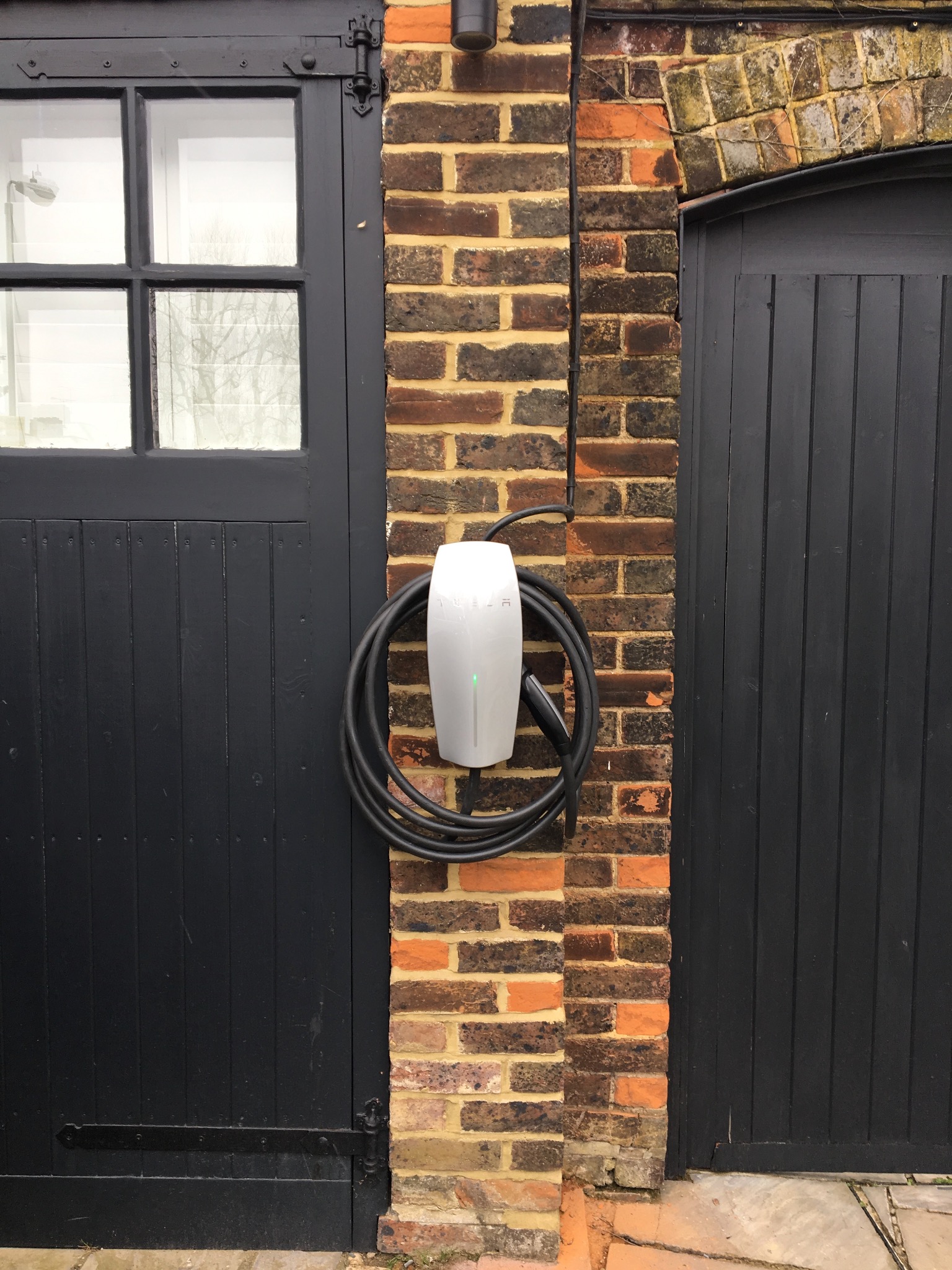 Ładowarka elektrycznego samochodu Tesla