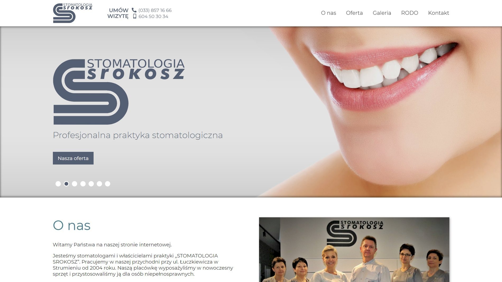 Widok strony internetowej gabinetu stomatologicznego Stomatologia Srokosz z dużym zbliżeniem na uśmiech i nawigacją w górnej części. Logo firmy widoczne w lewym górnym rogu.