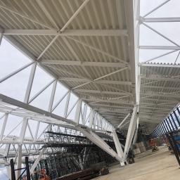 Port lotniczy Gdańsk - montaż blachy trapezowej