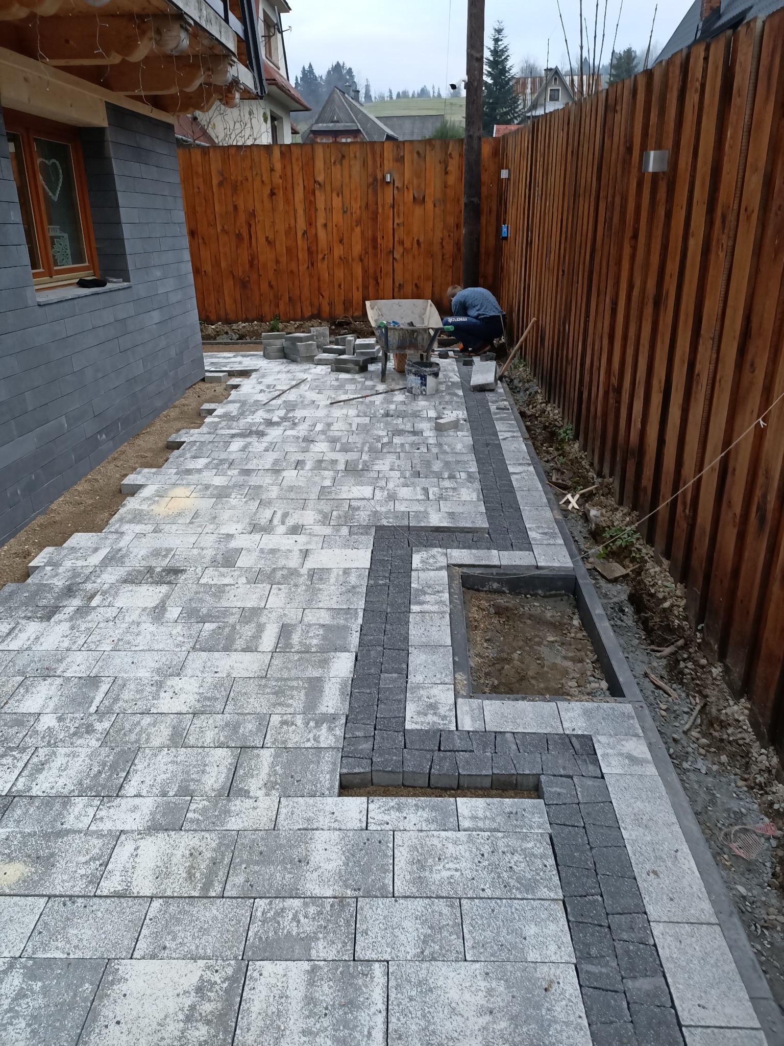 Kostka z obramowaniem