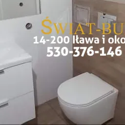 Nowoczesna łazienka z wiszącą toaletą, umywalką z szafką i brązowymi płytkami, z widocznym logo firmy 'ŚWIAT-BUD' z Iławy i numerem telefonu.