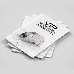 Stos białych broszur z logo VIP Technology Diagnostics, na wierzchu metalowy element maszynowy i rysunek techniczny.