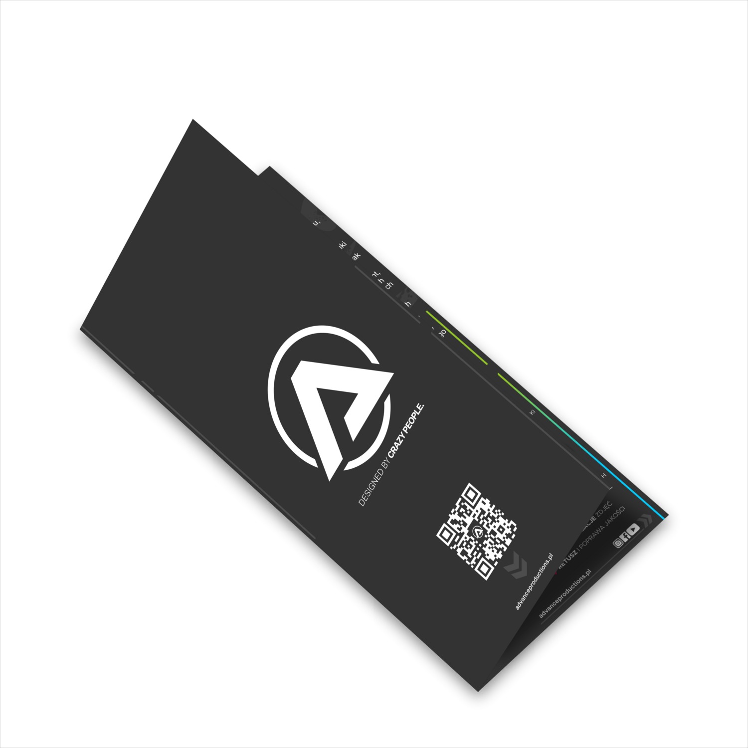 Minimalistyczna wizytówka w odcieniach szarości z białym logo i kodem QR, ułożona pod kątem na białym tle.
