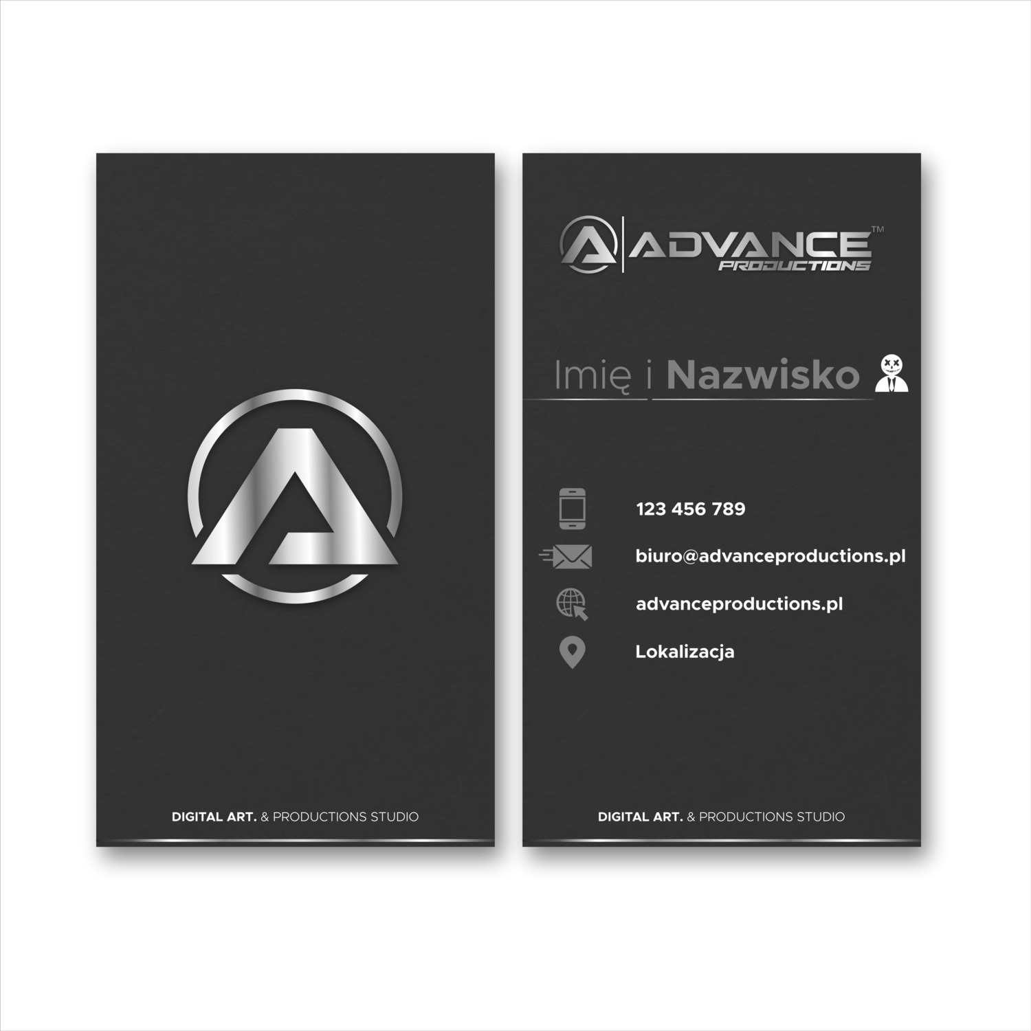 Dwie wizytówki w odcieniach szarości z srebrnym logo i danymi kontaktowymi firmy Advance Productions.