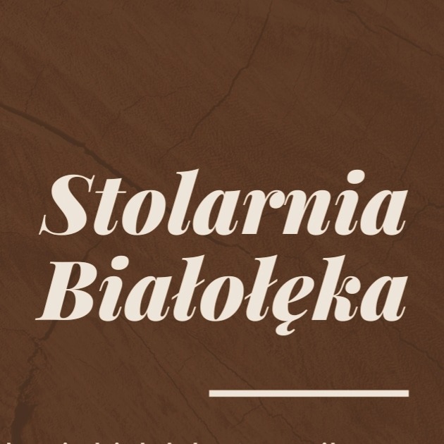 Logo stolarni Białolęka na tle imitującym drewno.