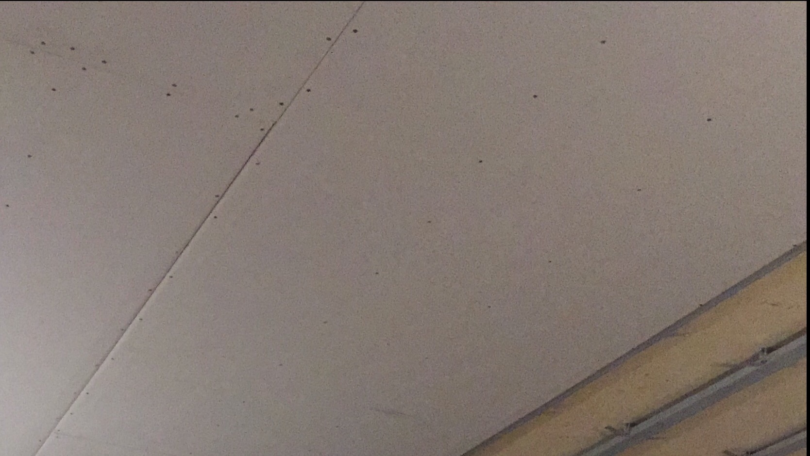 Montaż rigipsowego sufitu