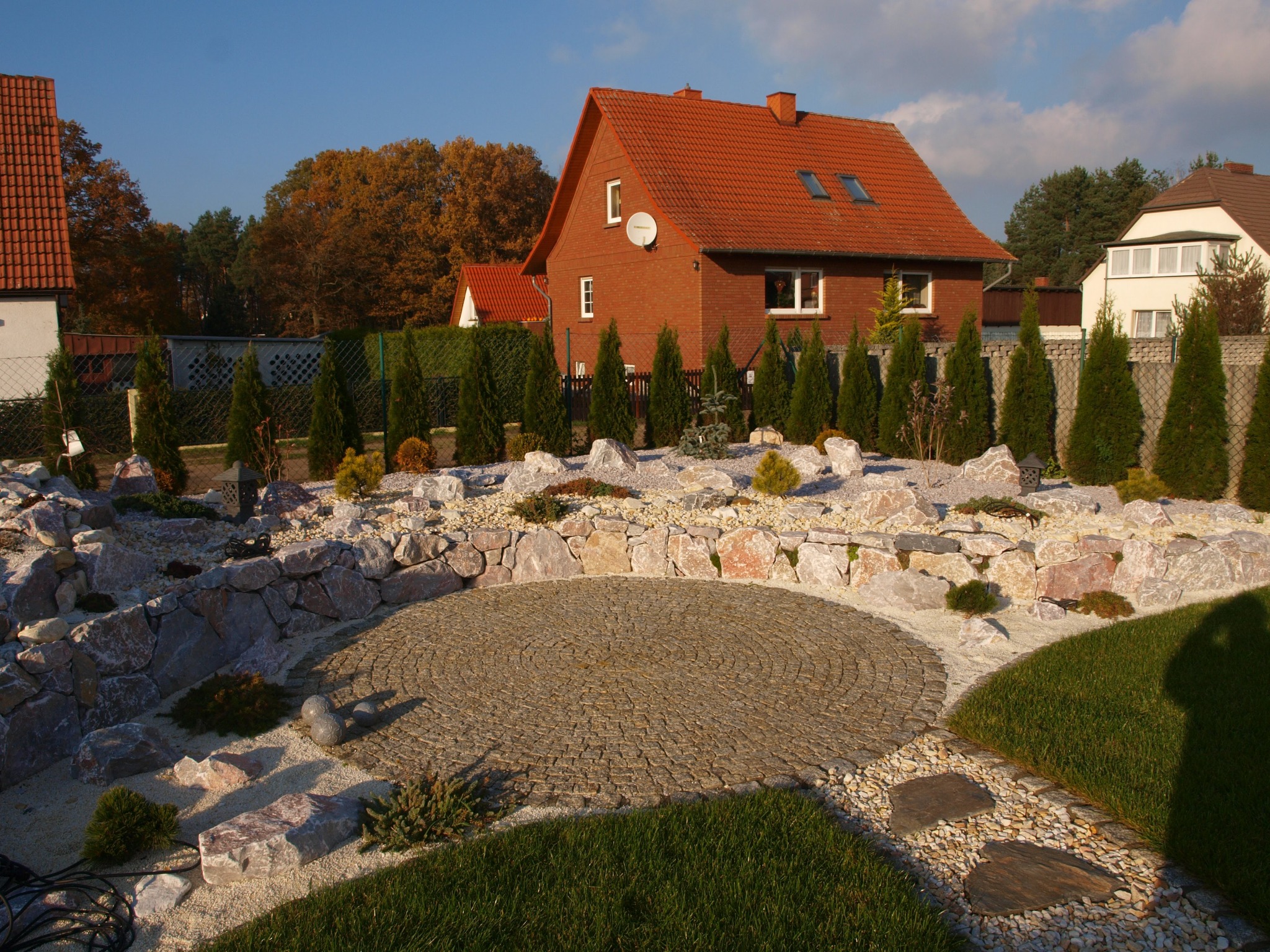 OGRÓD W LÖCKNITZ - skalniak z tarasikiem kawowym