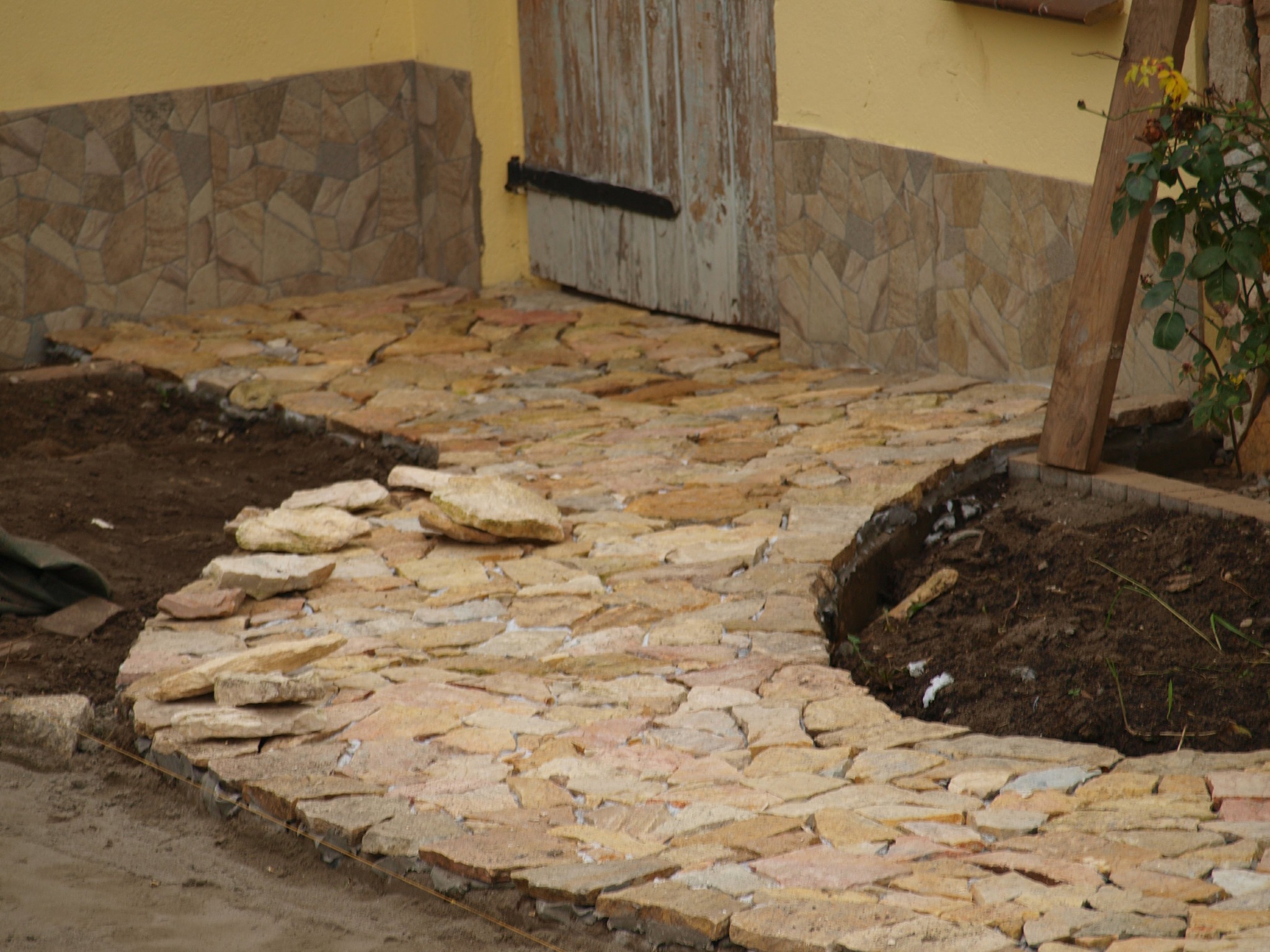 OGRÓD W LÖCKNITZ-ścieżka z łupka