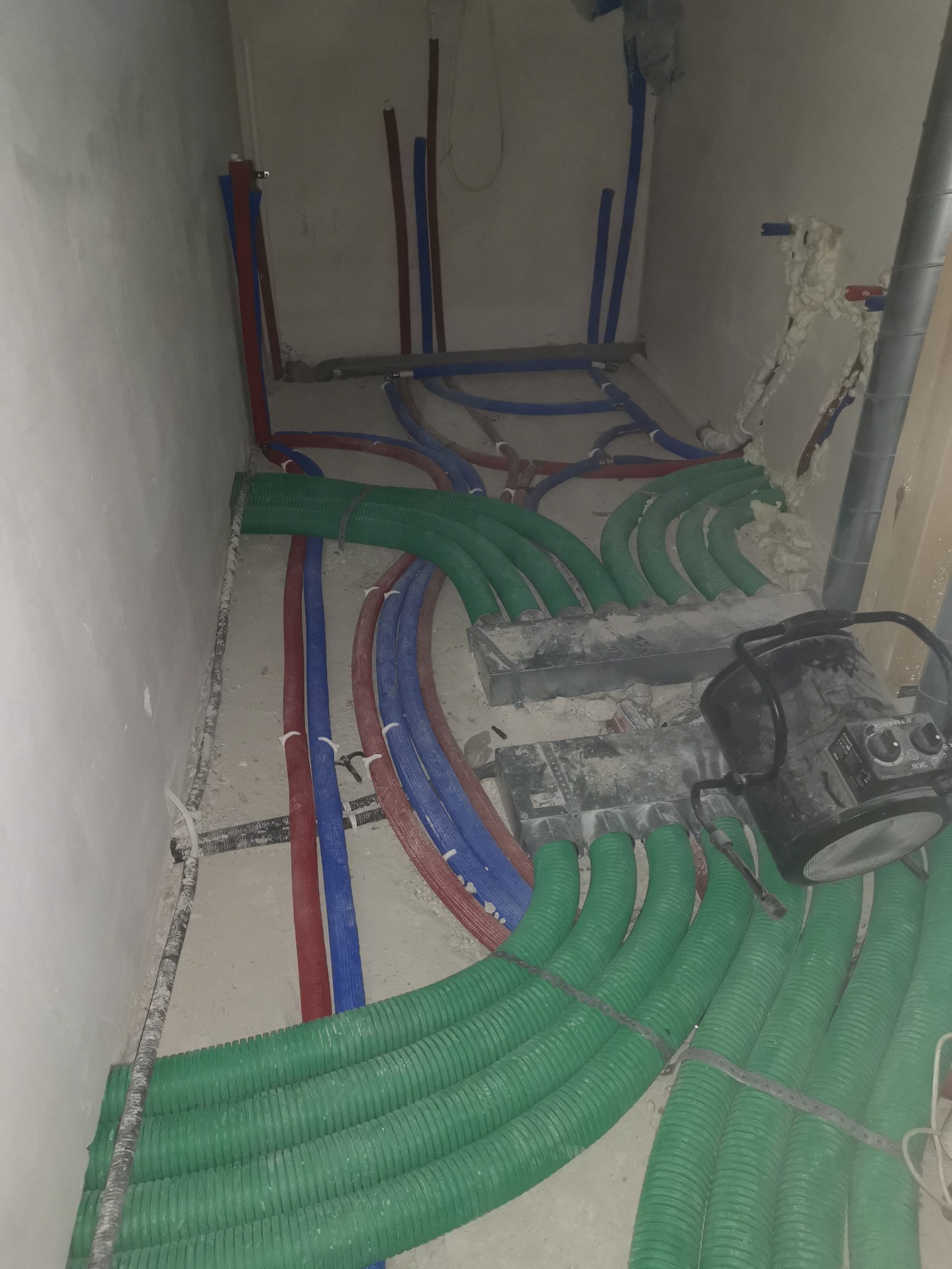 Ciasna kotłownia ale wszystko się zmieściło :)