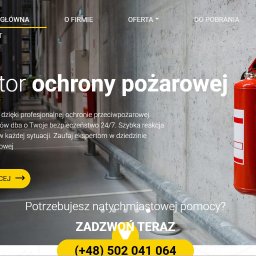 Patrol Kompleksowe Usługi BHP, PPOŻ, HACCP, - Strona internetowa firmy oferującej usługi z zakresu ochrony przeciwpożarowej. Widoczne dwa czerwone gaśnice na tle betonowej ściany i fragment magazynu.