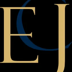 Eleganckie logo kancelarii prawnej z inicjałami 'E', 'C' i 'J' w kolorach złotym i granatowym na czarnym tle.