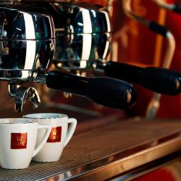 Staranny dobór oferowanych marek i produktów oraz dbałość o najwyższą jakość kawy firmowanej znakiem MK Cafe i herbaty TeArtis.