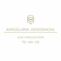 Minimalistyczne logo kancelarii adwokackiej z abstrakcyjnym symbolem, nazwą 'KANCELARIA ADWOKACKA', imieniem i nazwiskiem adwokata Mariusza Karpa oraz numerem telefonu w kolorze złamanej bieli...