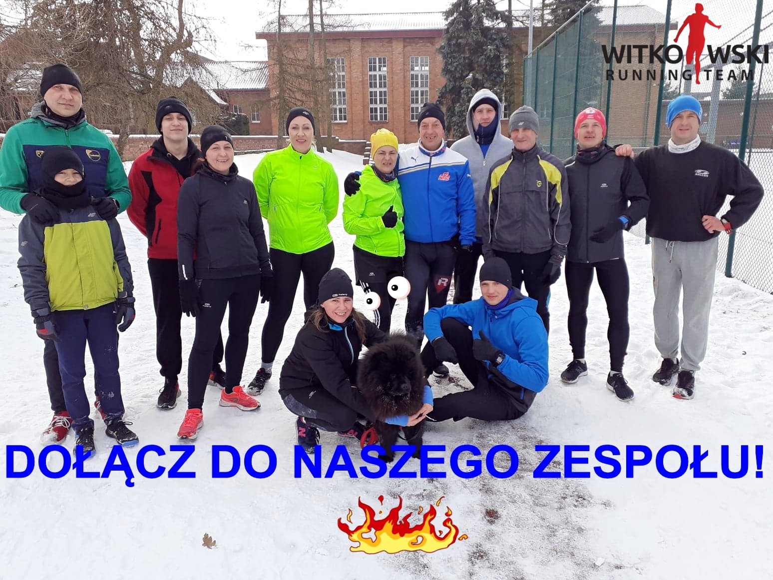 Grupa biegaczy w zimowych strojach pozuje w śnieżnym otoczeniu, z hasłem 'Dołącz do naszego zespołu!' i logo 'Witkowski Running Team'.