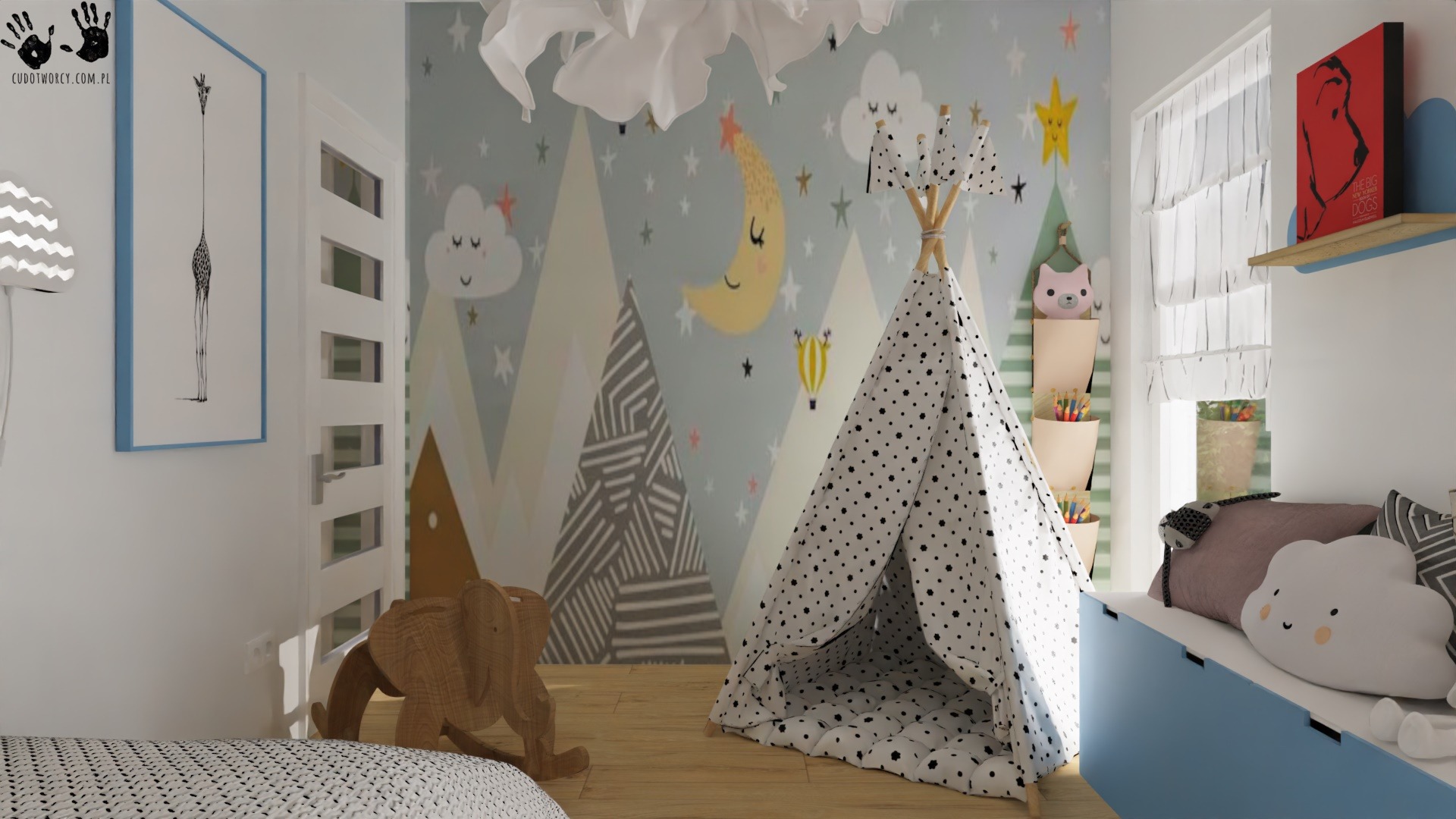 Pokój dziecięcy z tapetą w góry i gwiazdy, tipi w kropki, drewnianym słoniem na biegunach i pluszową chmurką na niebieskiej skrzyni.