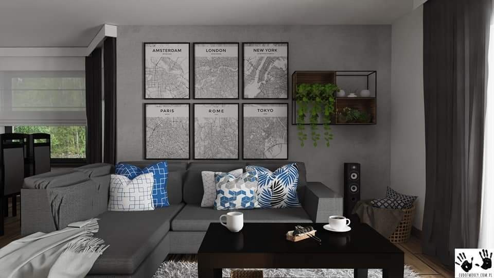 Szary narożnik z poduszkami w odcieniach błękitu i szarości, nad nim grafiki map miast: Amsterdam, Londyn, Nowy Jork, Paryż, Rzym, Tokio, na stoliku kawa w białych filiżankach i przekąska, obok...
