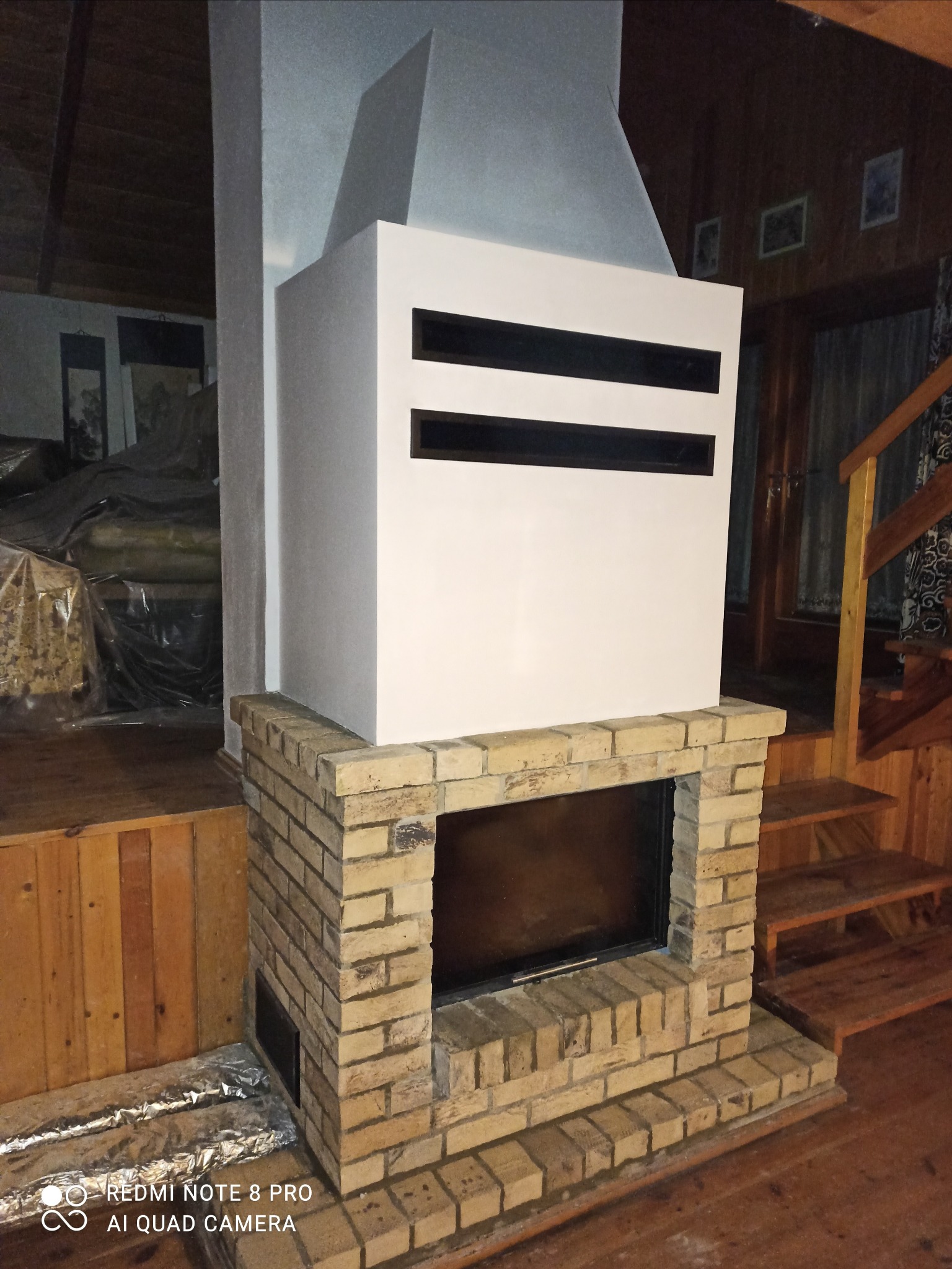Świeży kominek. Robiony od podstaw. Wcześniej burzony poprzedni.