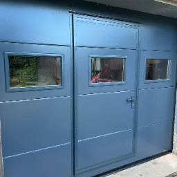 Brama garażowa + drzwi serwisowe