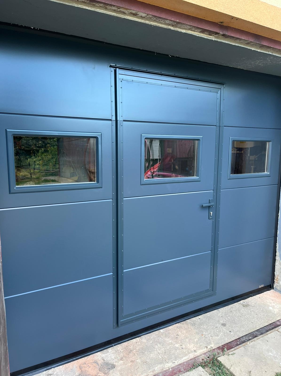 Brama garażowa + drzwi serwisowe