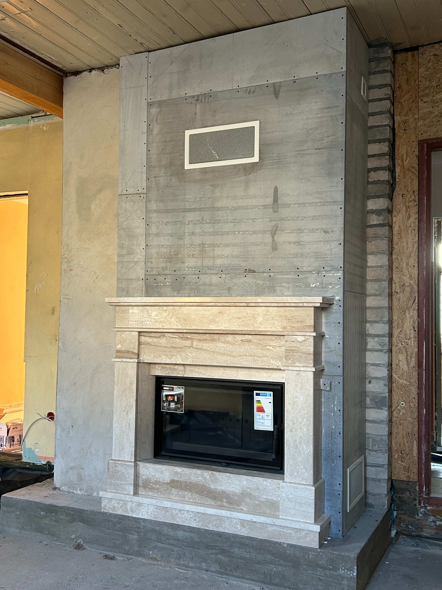 Marmurowy portal z wkładem Floki M od Kratki