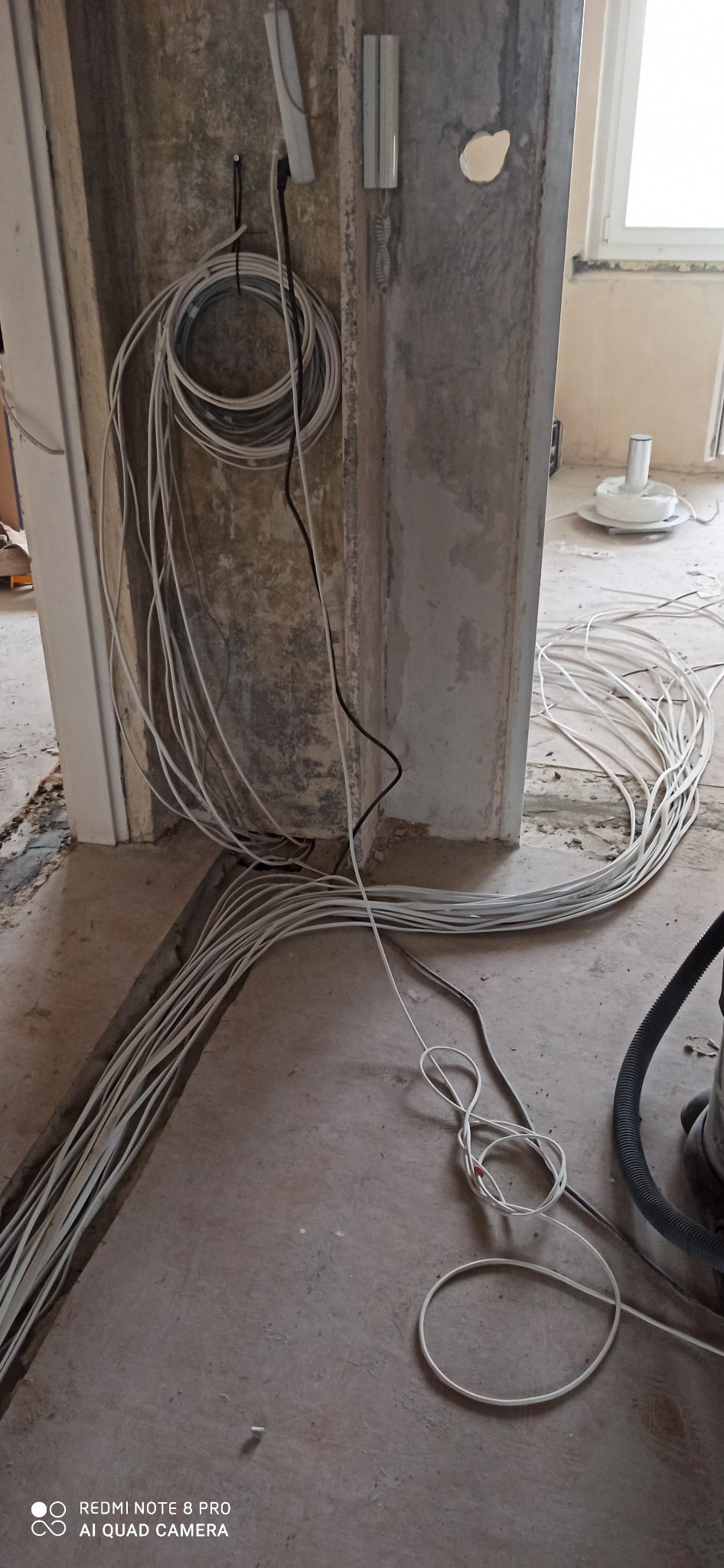 Nowa instalacja elektryczna w bloku z 'wielkiej płyty'