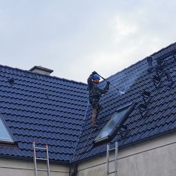 Renowacje Dachów - Mycie wysokocisnieniowe dachówki betonowej :)