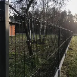 Ogrodzenie panelowe 153cm wysokości + podmurówka 0.25. Standardowa wersja