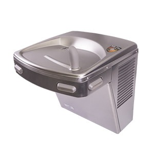 Stalowa, ścienna fontanna do wody pitnej z szarymi akcentami i dyszą w kształcie litery U.