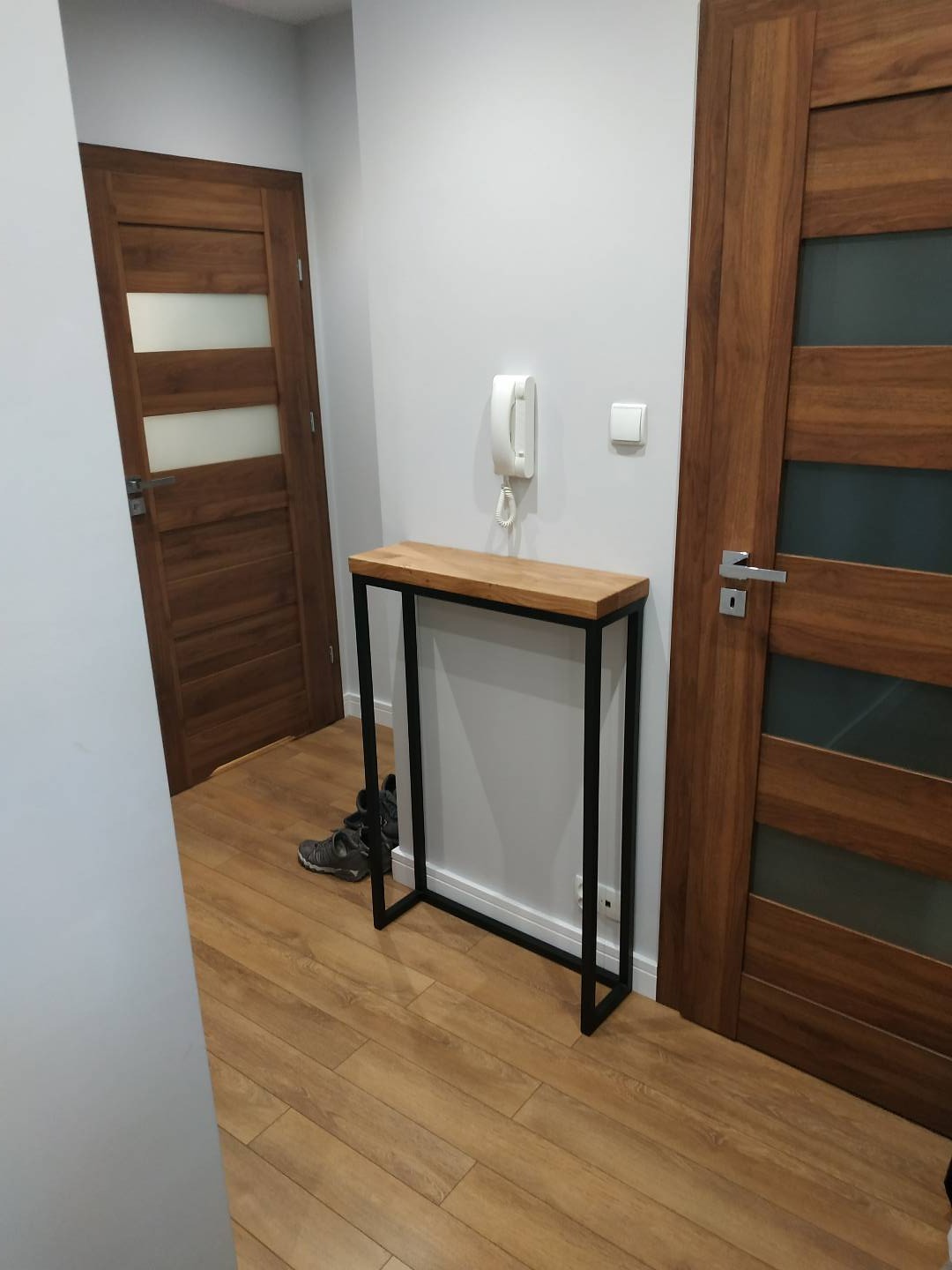 konsola w przedpokoju