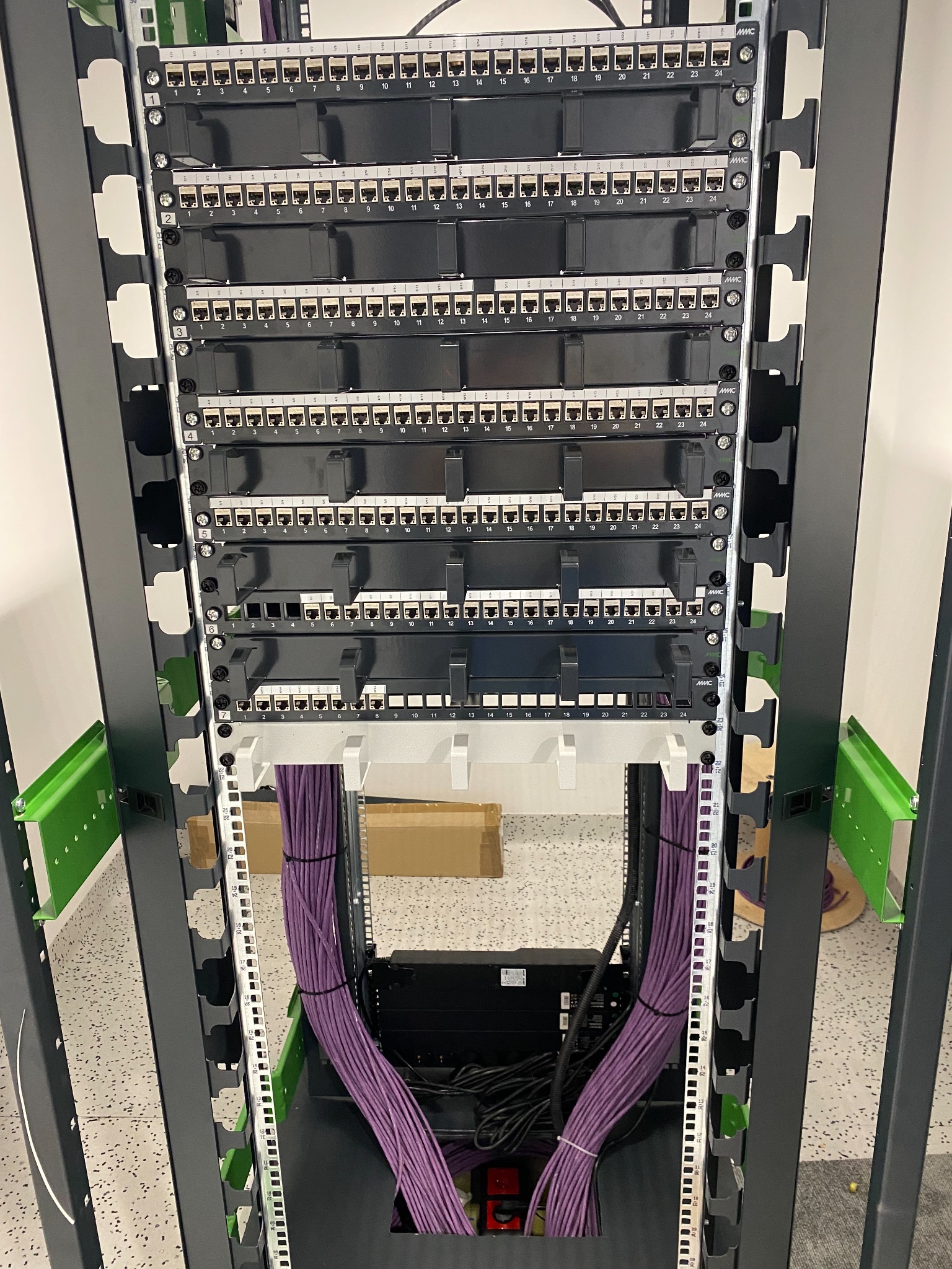 Siedziba Geo-Kat - W24, Warszawa - Szafa RACK