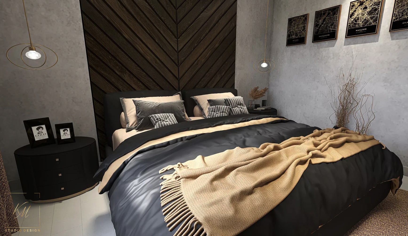 Sypialnia z łóżkiem w czarnej pościeli, narzuta w kolorze beżowym, drewniana ściana z desek ułożonych w jodełkę, czarna szafka nocna z ramkami ze zdjęciami, złote lampy wiszące i grafiki map miast...
