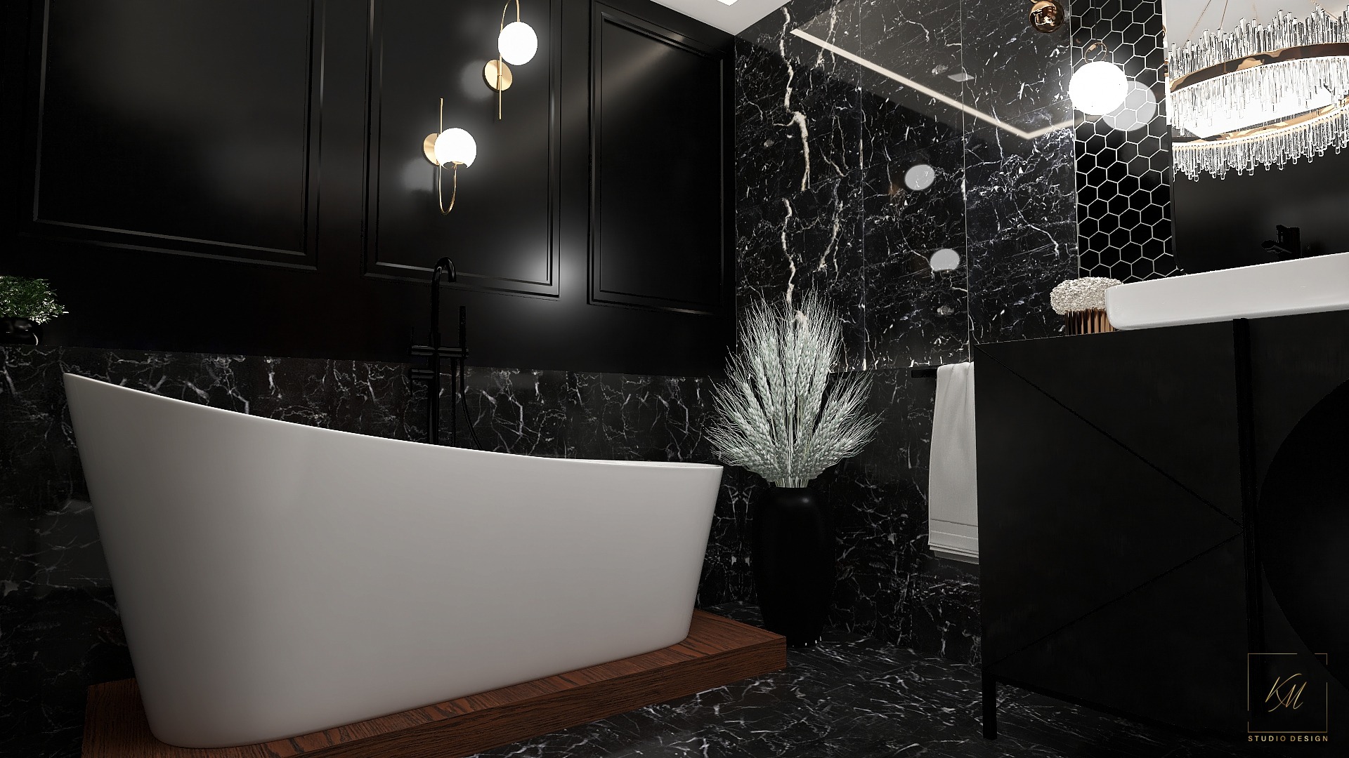 Elegancka łazienka w czerni i bieli z wolnostojącą wanną na drewnianym podeście, marmurowe ściany, designerskie oświetlenie i czarna szafka umywalkowa z geometrycznym wzorem.