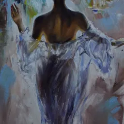 Impresjonistyczny obraz olejny przedstawiający postać kobiety od tyłu, ubraną w zwiewną, biało-niebieską szatę, z widocznymi czerwonymi paznokciami jednej ręki, na abstrakcyjnym tle w odcieniach...