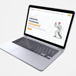 Laptop wyświetlający stronę internetową lakierni proszkowej Laproszek.pl z ilustracją malarza proszkowego w kombinezonie i masce.