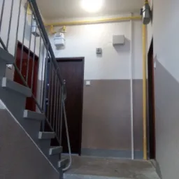 Remont klatek schodowych tynkowanie i malowanie natryskowe