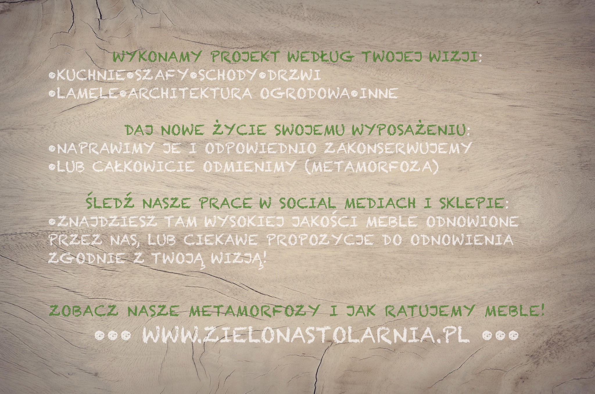 Tekst reklamowy firmy meblarskiej na tle drewna, oferującej wykonanie projektów mebli według wizji klienta, renowację i metamorfozę mebli, z adresem strony internetowej.
