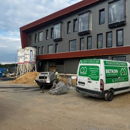 Wykonanie posadzki w przedsiębiorstwie przetwórstwa owoców i warzyw w Grójcu, zakres prac to 1200m2. 