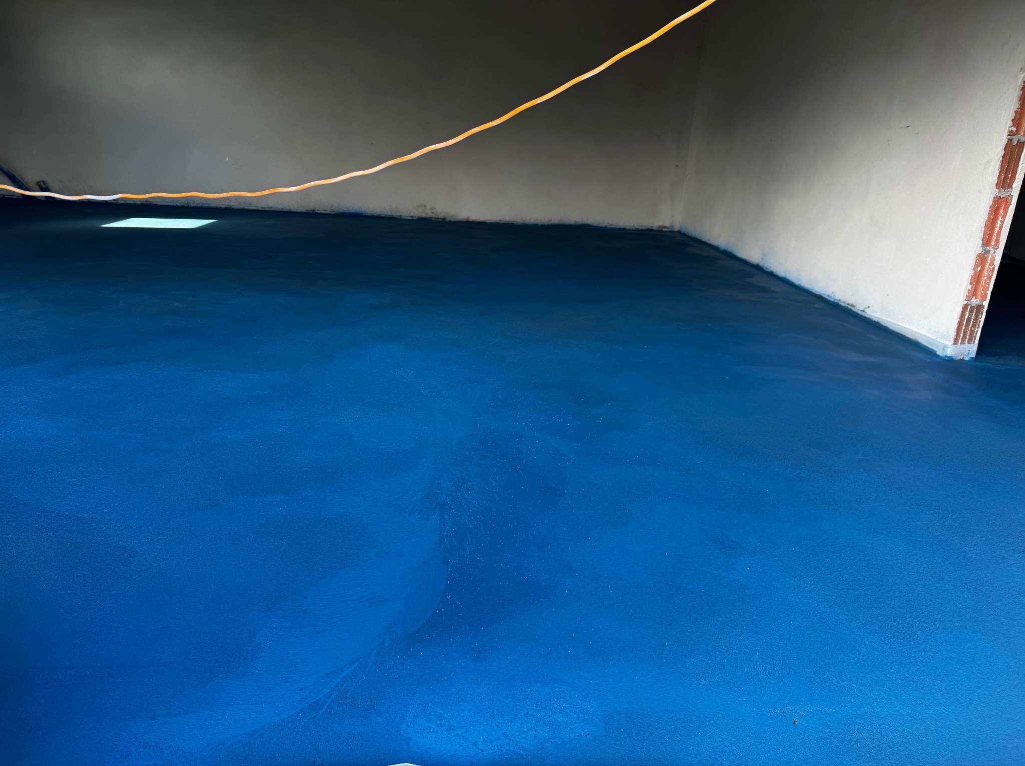 NOWOŚĆ! Posadzka jastrychowa wraz z posypką utwardzającą w kolorze niebieskim ( do wyboru różne kolory)