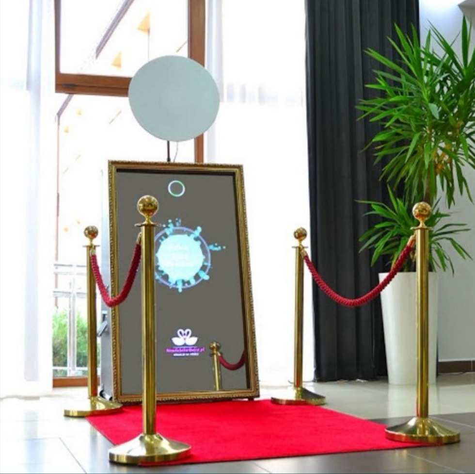 Fotolustro, napis miłość, ciężki dym