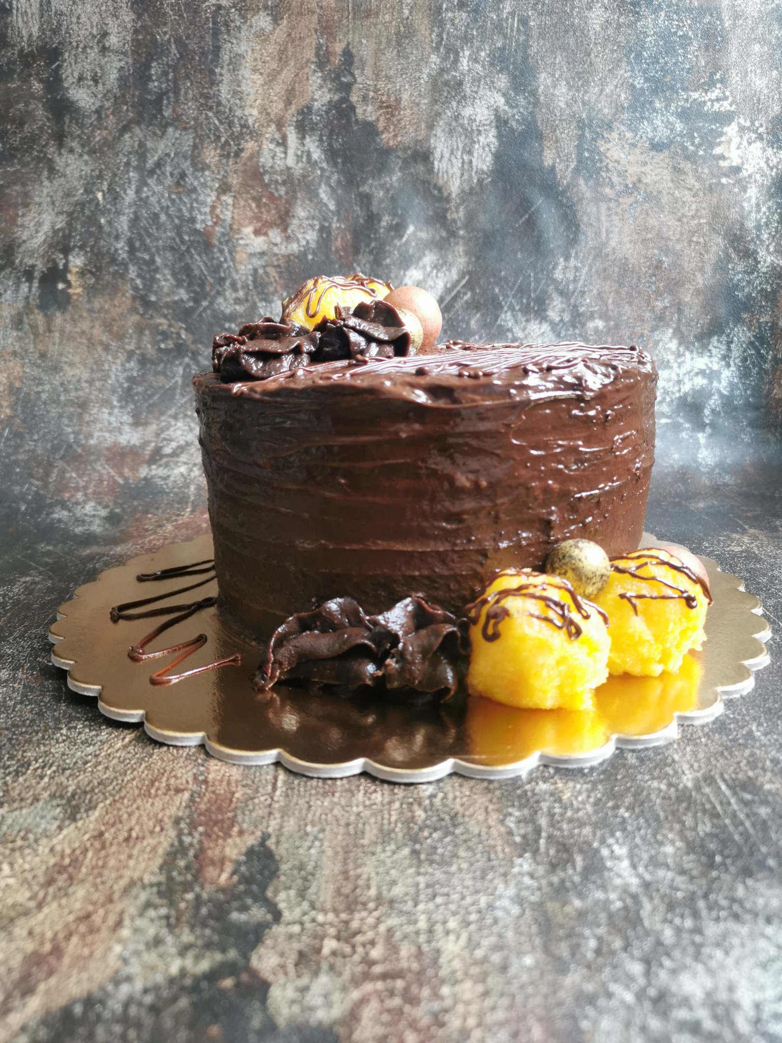 Tort wegański czekoladowo-pomarańczowy
