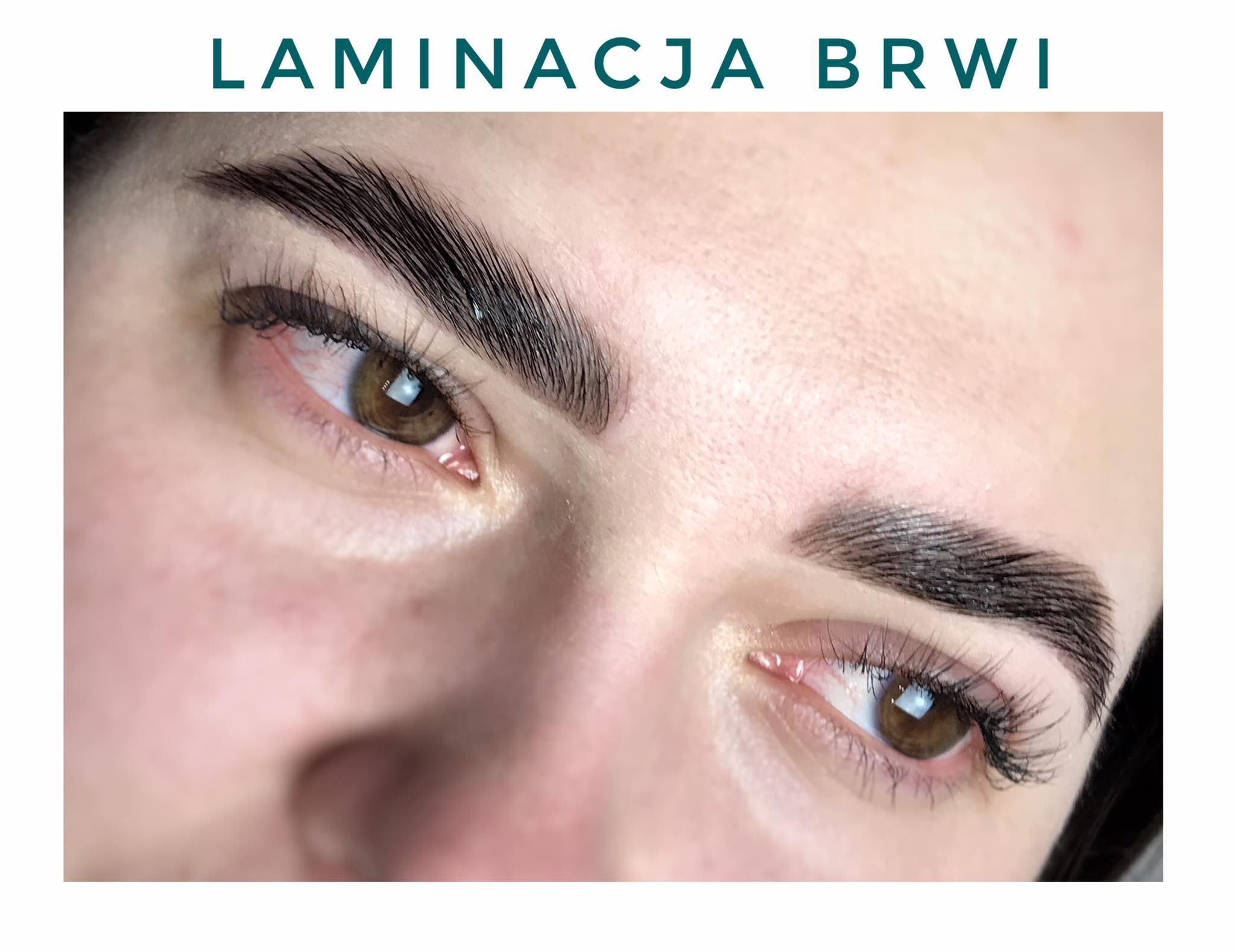 Zbliżenie na brwi po laminacji, widoczne pojedyncze włoski i połysk, brązowe oczy z długimi rzęsami.