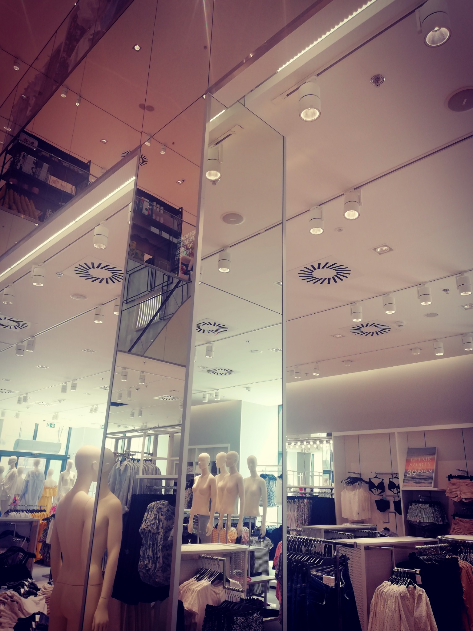 Lustra H&M Forum Gdańsk