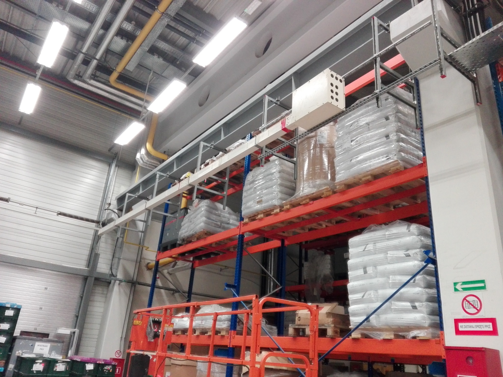 Przeniesienie szynoprzewodu na jednej z legnickich fabryk Strefy Ekonomicznej .