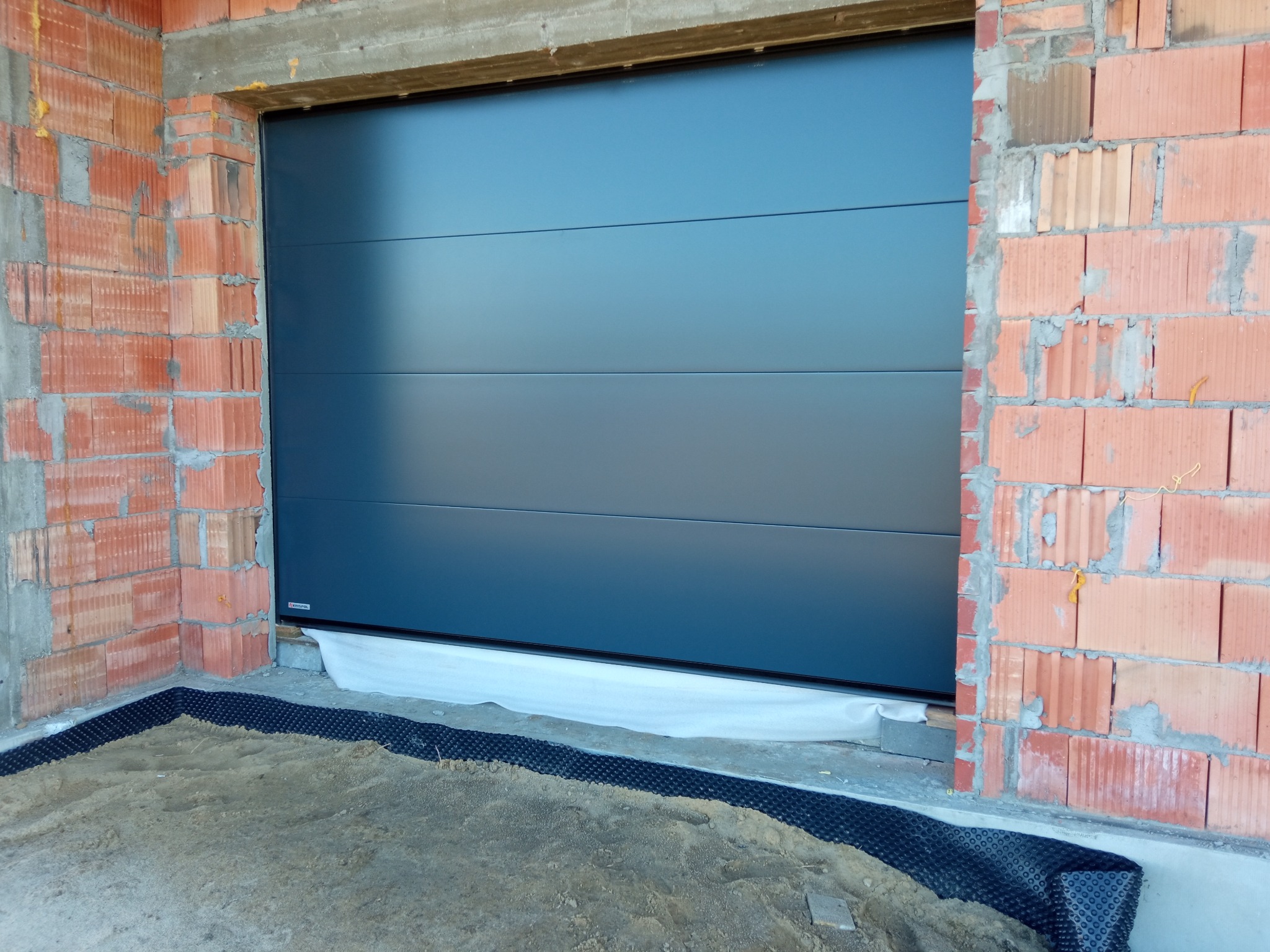 Brama segmentowa panel bez tłoczeń RFS slick, antracyt ral 7016 gładki