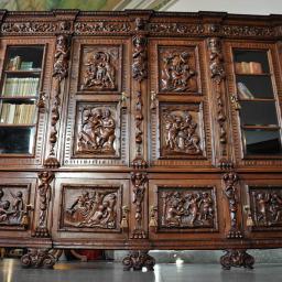 Piękny, Bogato rzeźbiony, figuralny ogromny Neorenesansowy komplet mebli gabinetowych z XVIII/XIXw