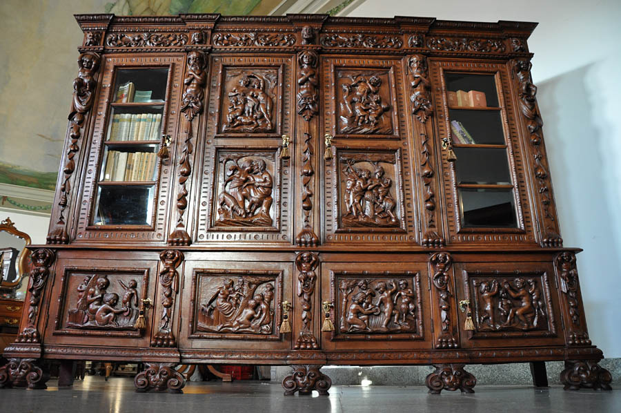 Piękny, Bogato rzeźbiony, figuralny ogromny Neorenesansowy komplet mebli gabinetowych z XVIII/XIXw