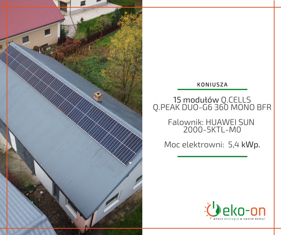 Instalacja fotowoltaiczna na dachu budynku gospodarczego z 15 modułami Q.CELLS Q.PEAK DUO-G6 360 MONO BFR, falownik HUAWEI SUN 2000-5KTL-MO, moc elektrowni 5,4 kWp, widok z góry.