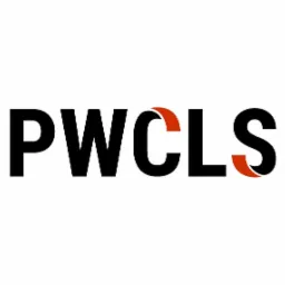Logo firmy PWCLS z czarnymi literami i czerwonymi akcentami na białym tle.