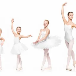 Kolaż przedstawiający kaski motocyklowe, baletnice w białych strojach oraz modelów prezentujących ubrania na białym tle.