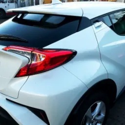 Toyota z pięknie przyciemnionymi szybami samochodowymi